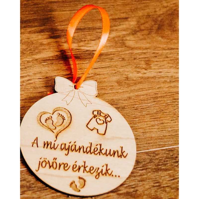 Mi ajándékunk jövőre érkezik karácsonyfa dísz