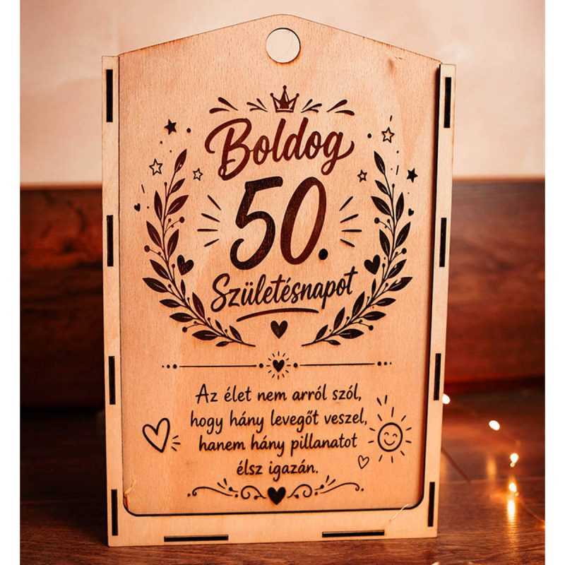 Egyedi gravírozott whiskys ajándékdoboz 50. születésnapra – kristálypoharakkal